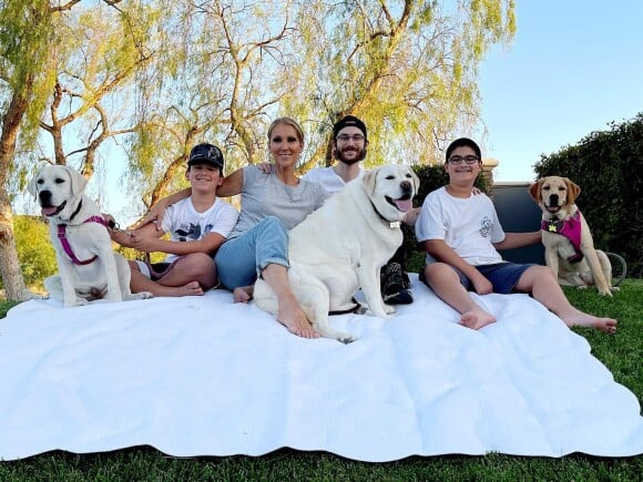 Céline Dion pose avec ses enfants lors de la Fête des Mères sur Instagram.