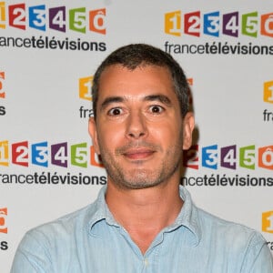 Ali Baddou lors du photocall de la présentation de la nouvelle dynamique 2017-2018 de France Télévisions. Paris, le 5 juillet 2017. © Guirec Coadic/Bestimage