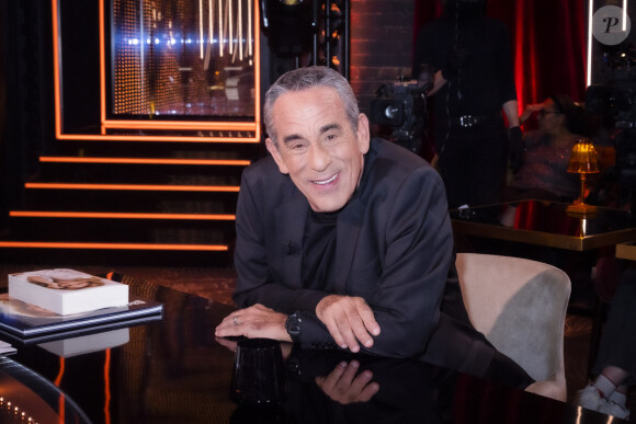 De quoi provoquer une vive émotion chez le célèbre animateur.
Exclusif - Thierry Ardisson - Enregistrement de l'émission "On Est En Direct (OEED)", présentée par L.Ruquier et L.Salamé, et diffusée en direct le 30 avril sur France 2 © Jack Tribeca / Bestimage