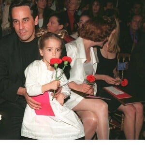 Thierry Ardisson et ses deux filles Manon et Ninon.