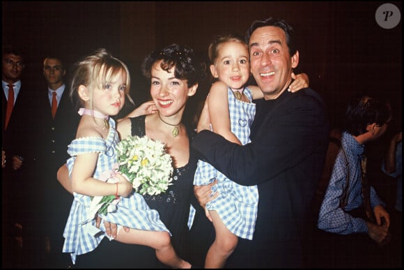 Thierry Ardisson, sa femme Béatrice et leurs deux filles Manon et Ninon.