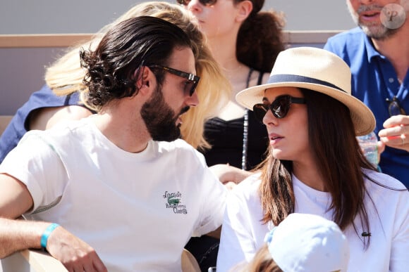 Très amoureux, ce n'est pourtant que tardivement que Sofia a accepté de se faire photographier au côté de celui qui partage sa vie.
Adrien Galo, Sofia Essaïdi en tribunes lors des Internationaux de France de tennis de Roland Garros 2023 à Paris, France, le 3 juin 2023.