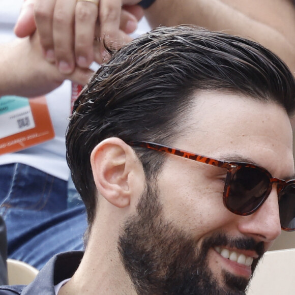 Sofia Essaïdi et son compagnon Adrien Galo - People dans les tribunes lors des Internationaux de France de Tennis de Roland Garros 2022 à Paris, le 29 mai 2022.