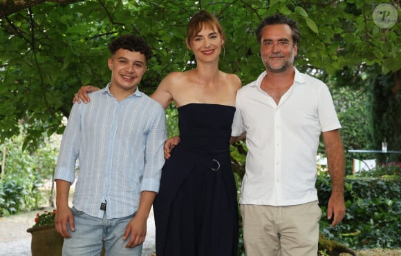 Samy Belkessa, Louise Bourgoin, Nicolas Silhol - Photocall du film "Anti-Squat" lors de la 16e édition du festival du film francophone (FFA) à Angoulême le 24 août 2023. © Coadic Guirec / Bestimage