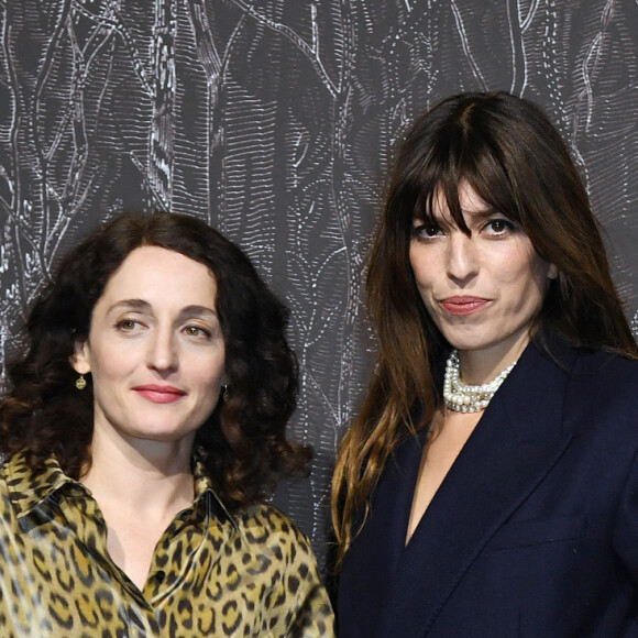 Eva Jospin et Lou Doillon - Vernissage de l'exposition Ruinart "Promenade en Champagne" au Carreau du Temple à Paris. Le 9 mars 2023 © Giancarlo Gorassini / Bestimage