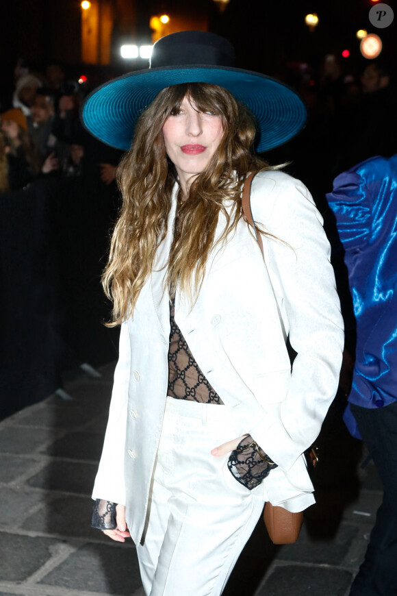 Pour être sûre qu'elle l'accompagne, à sa façon, Lou Doillon a donc partagé, sur les réseaux sociaux, quelques souvenirs empreints de nostalgie.
Lou Doillon - Défilé de mode Haute-Couture "Jean Paul Gaultier" lors de la fashion week de Paris. Le 25 janvier 2023 © Veeren-Christophe Clovis / Bestimage