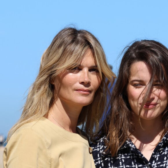 Marina Hands et Rebecca Marder - Photocall du jury lors de la 49e édition du Festival du Cinéma Américain de Deauville, le 4 septembre 2023. © Denis Guignebourg/BestImage