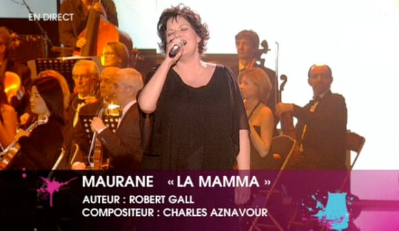 Maurane rend hommage à Charles Aznavour en reprenant La Mamma.