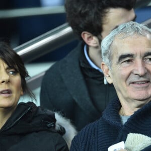 Estelle Denis et son compagnon Raymond Domenech dans les tribunes lors du match de quart de finale de la Coupe de Ligue opposant le Paris Saint-Germain à l'AS Saint-Etienne au Parc des Princes à Paris, France, le 8 janvier 2020. le PSG a gagné 6-1. © Giancarlo Gorassini/Bestimage 