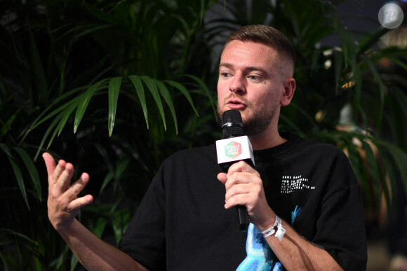 Jeremstar lors du "Festival du Livre de Paris", qui se tient du 21 au 23 avril 2023 au ‎Grand Palais Ephémère. Paris, le 22 avril 2023. 