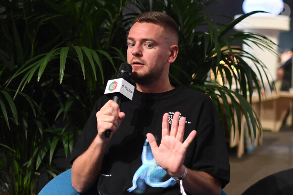 Jeremstar lors du "Festival du Livre de Paris", qui se tient du 21 au 23 avril 2023 au ‎Grand Palais Ephémère. Paris, le 22 avril 2023. 