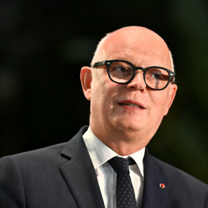 Une voie qu'a cependant définitivement abandonnée sa soeur.
Christian Estrosi, le maire de Nice, avec sa femme, Laura Tenoudji Estrosi et son invité d'honneur Edouard Philippe, a orchestré "Lou Festin Nissart", un diner amical et convivial autour du maire, au jardin Albert 1er sur la Coulée Verte à Nice le 1 septembre 2023. © Bruno Bebert/Bestimage