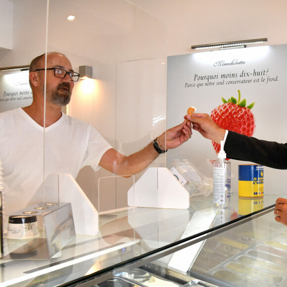 Edouard Philippe, l'ancien premier ministre et chef de file du parti Horizons, accompagné par Christian Estrosi, le maire de Nice, et Joseph Segura, le maire de Saint Laurent du Var, à Cagnes sur Mer, le 8 juin 2022, pour soutenir le candidat de son parti pour les élections législatives, Jean-Bernard Mion, le maire de La Colle-sur-Loup, candidat dans la 6ème circonscription. © Bruno Bebert / Bestimage