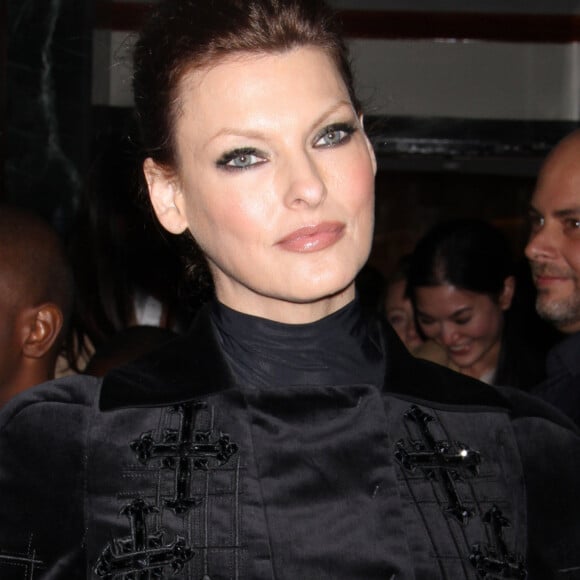 Linda Evangelista - Ouverture de la nouvelle boutique Versace Soho a New York, le 24 octobre 2012. 