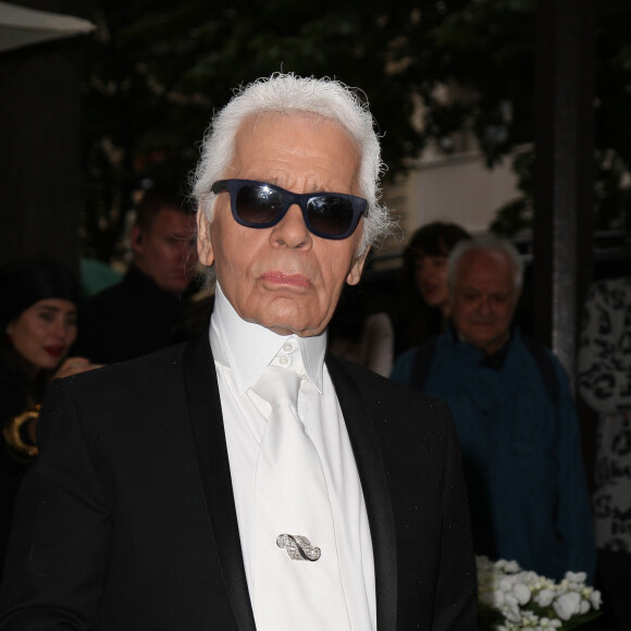 Il doit être réalisé avec un médecin
Karl Lagerfeld - Ouverture de la nouvelle boutique Fendi, 51 Avenue Montaigne à Paris, le 3 juillet 2013. 