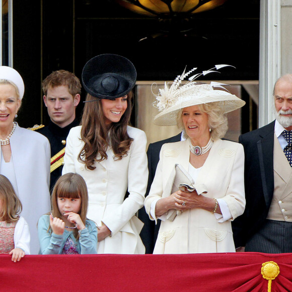 La comtesse Sophie de Wessex, La princesse Michael de Kent , le prince Harry, Catherine Kate Middleton, Camilla Parker Bowles, duchesse de Cornouailles, le prince Michael de Kent - La famille royale britannique au balcon lors de la parade Trooping the Colour à Londres le 11 juin 2011 