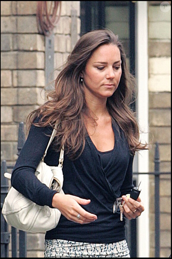 Elle lui avait alors conseillé de limiter ses voyages. 
Kate Middleton dans les rues de Londres - 05 septembre 2007