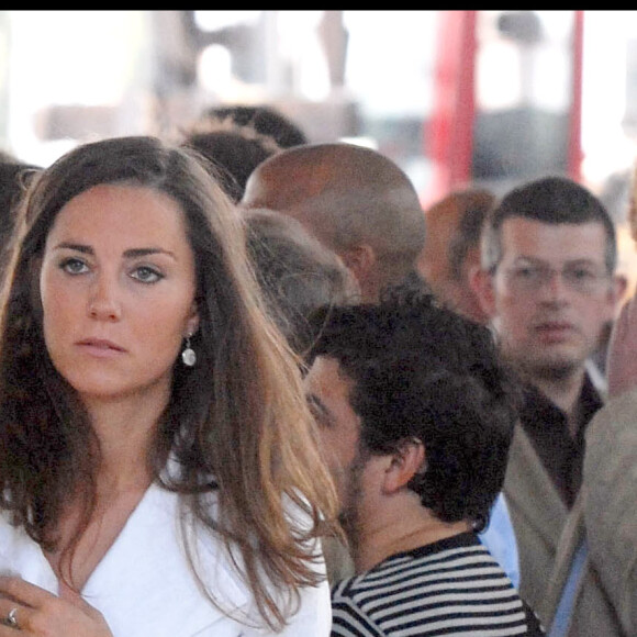 Particulièrement avant que celle-ci ne devienne la fiancée officielle du prince William.
Kate Middleton - Concert pour Diana, 1er juillet 2007