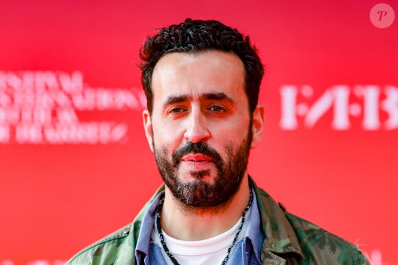 Jonathan Cohen sur le tapis rouge du photocall de la première du film "Une année difficile" lors du 1er Festival International du Film de Biarritz "Nouvelles vagues" à Biarritz, France, le 30 juin 2023.