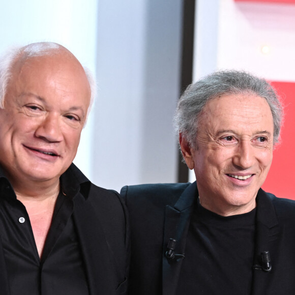 Mais aussi Eric-Emmanuel Schmitt...
Exclusif - Eric-Emmanuel Schmitt (Auteur de la pièce "Bungalow 21") et Michel Drucker - Promotion de la pièce "Bungalow 21" lors de l'enregistrement de l'émission Vivement dimanche au studio Gabriel, presentée par Michel Drucker . Diffusion sur France 3 le 10/09/2023. le 1er septembre 2023. © Guillaume Gaffiot/Bestimage