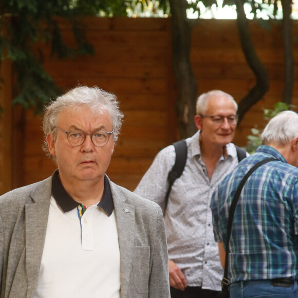 Dominique Besnehard - Arrivées à l'enregistrement de l'émission "Vivement Dimanche" présentée par M. Drucker qui sera diffusée le 10 septembre 2023 sur France 3 au studio Gabriel à Paris, France, le 5 septembre 2023. © Christophe Clovis/Bestimage