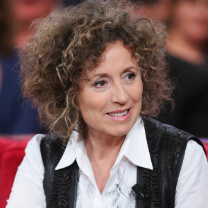Mireille Dumas lors de l'enregistrement de l'émission "Vivement Dimanche", au studio Gabriel à Paris, le 2 décembre 2016. Invité principal Charles Aznavour. © JLPPA/Bestimage 