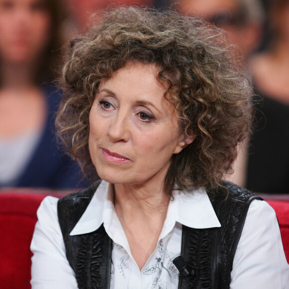Mireille Dumas lors de l'enregistrement de l'émission "Vivement Dimanche", au studio Gabriel à Paris, le 2 décembre 2016. Invité principal Charles Aznavour. © JLPPA/Bestimage 