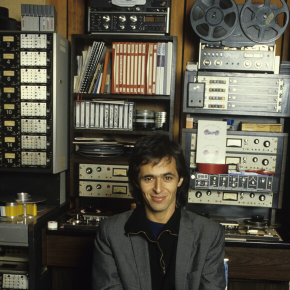 Archives - En France, Jean-Jacques Goldman dans un studio d'enregistrement en décembre 1985. © Michel Croizard via Bestimage