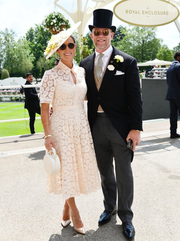 Pour rappel, Mike Tindall est dans la famille royale depuis 2011. 
Zara et Mike Tindall assistent à la course hippique Royal Ascot 2023 lors du "Ladies Day", le 22 juin 2023.