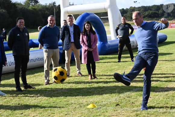 Le prince William, duc de Cambridge, et Catherine (Kate) Middleton, duchesse de Cambridge, visitent le clud de Rugby, City of Derry R.F.C. à Londonderry, Royaume Uni, le 29 septembre 2021. 