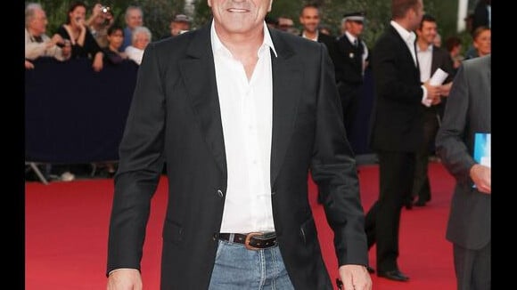 Jean-Marie Bigard enfile de nouveau son slip kangourou... Il remet le paquet !