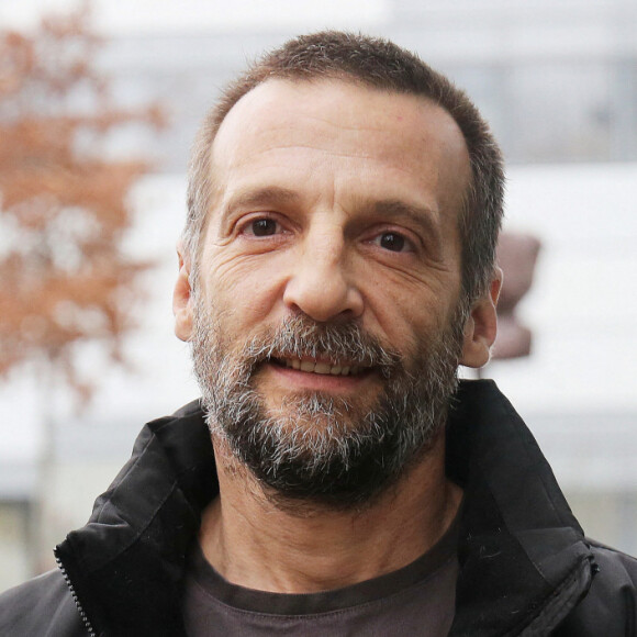 Exclusif - Mathieu Kassovitz à son arrivée dans les studios de la radio RMC à Paris. Le 16 décembre 2020 © Panoramic / Bestimage 
