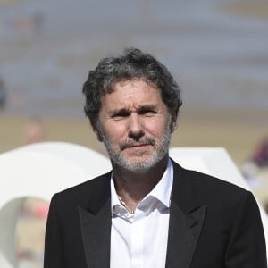 Serge Hazanavicius au photocall du film "Tout là-haut" lors du 65ème festival du film de San Sebastian, Espagne, le 24 septembre 2017. 