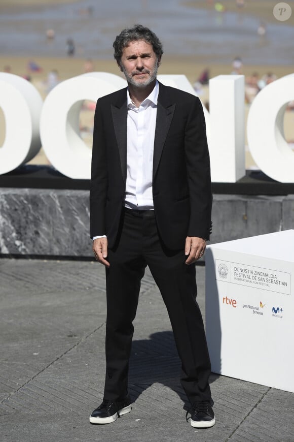 Serge Hazanavicius au photocall du film "Tout là-haut" lors du 65ème festival du film de San Sebastian, Espagne, le 24 septembre 2017. 