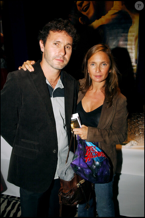 Axelle Laffont et Serge Hazanavicius - Projection privée du film "De l'ombre à la lumière" au Planet Hollywood à Paris le 6 septembre 2005