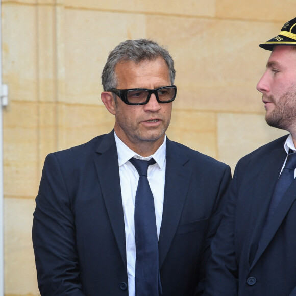 Des lunettes au look particulier, mais qui sont très utiles au sélectionneur des Bleus
Fabien Galthie - Le XV de France accueilli dans son camp de base dans le parc de Bois-Préau à à Rueil-Malmaison, France, le 2 septembre 2023, pour la Coupe du monde de Rugby 2023. Près de 6000 supporters étaient présents pour cette cérémonie des caps. © Lionel Urman/Panoramic/Bestimage