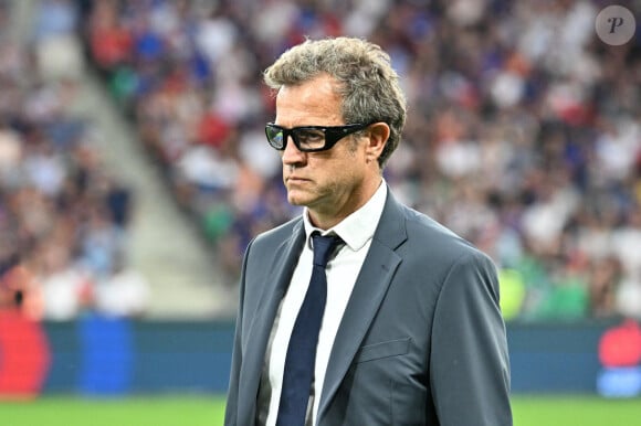 Fabien Galthié obligé de porter des lunettes
Fabien Galthié : France vs Ecosse (30-27) - Match préparatif pour la coupe du monde à Saint-Étienne. © Frédéric Chambert / Panoramic / Bestimage