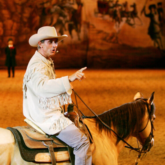 Thierry Lhermitte à cheval à Disneyland