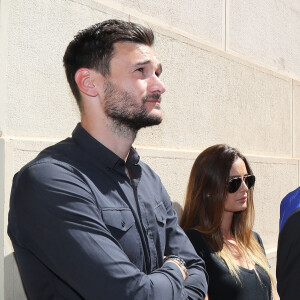 La cinquantenaire se trouve actuellement entre la vie et la mort
 
Le gardien de l'équipe de France de football Hugo Lloris et sa femme Marine - Le premier ministre Manuel Valls à Nice pour participer à l'hommage aux victimes de l'attentat de la Promenade des Anglais qui a fait 84 morts à Nice le 18 juillet 2016.