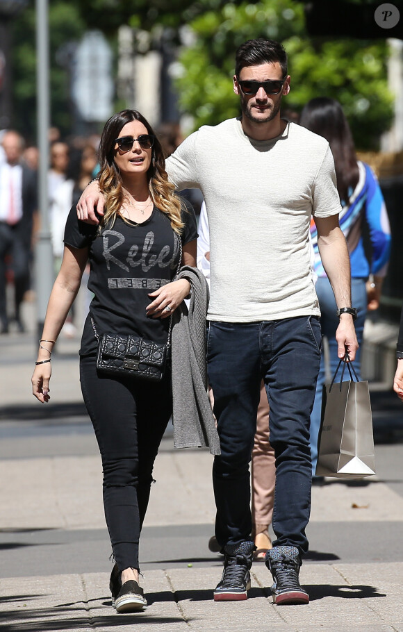 Exclusif - Le footballeur Hugo Lloris se remet de la défaite de l'Equipe de France face à la Belgique (3-4) en faisant une petite après-midi shopping avenue Montaigne avec son épouse Marine.