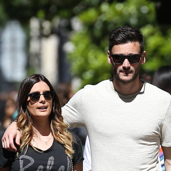 Exclusif - Le footballeur Hugo Lloris se remet de la défaite de l'Equipe de France face à la Belgique (3-4) en faisant une petite après-midi shopping avenue Montaigne avec son épouse Marine.