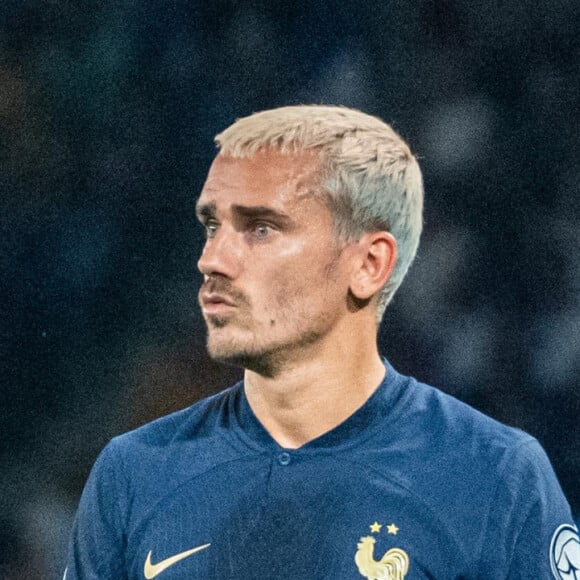 "Ne t'inquiète pas pour l'éducation de mes enfants. Avoir de l'argent ne veut pas dire : ne rien faire. Ne cherche pas plus loin que ma réponse", a rétorqué le père de 3 enfants
 
Antoine Griezmann (Equipe de France) - Match France - Irlande (2-0) lors des matchs qualificatifs à l'Euro 2024 au Parc des Prince à Paris le 7 septembre 2023.