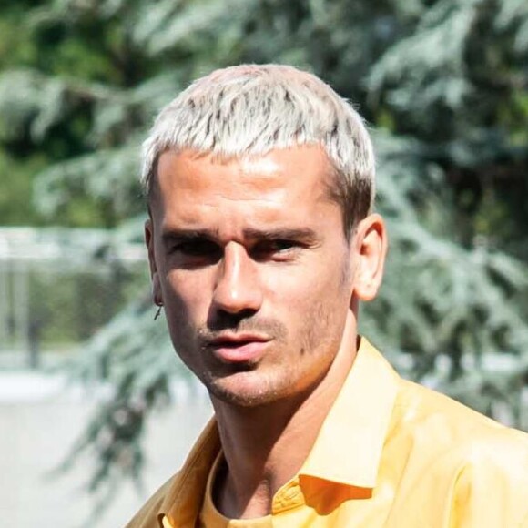 "Même si on gagne beaucoup d'argent, certains veulent sécuriser leurs enfants et leurs petits-enfants, je trouve ça normal", a déclaré Antoine Griezmann
 
Antoine Griezmann - Les joueurs de l'équipe de France de football arrivent à Clairefontaine pour un entrainement de préparation avant leur prochain match le 16 juin 2023 contre l'équipe de Gibraltar aux Éliminatoires du Championnat d'Europe, le 9 juin 2023.