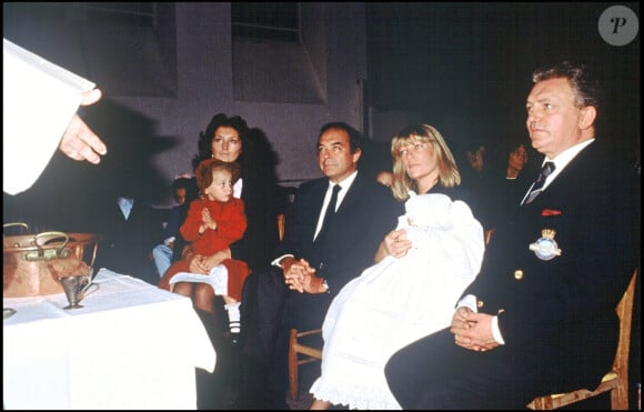 Jacques Martin et sa femme Cécilia, sa fille Judith, Jeanne Marie Martin, le jour de son baptème avec sa marraine Marine Dominique Culioli, la première épouse de Nicolas Sarkozy.