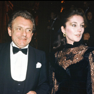 En décortiquant sa vie privée, difficile de ne pas évoquer son histoire d'amour passée avec Cécilia Attias.
Jacques Martin et son ex-femme Cécilia à la 91ème soirée "Erte" Chez Maxim's" à Paris en 1983.