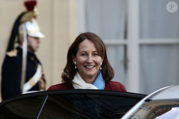 Ségolène Royal, ministre de l'environnement, de l'énergie et de la mer, chargée des relations internationales sur le climat quitte le palais de l'Elysée à Paris, le 17 février 2016 © Stéphane Lemouton/Bestimage 