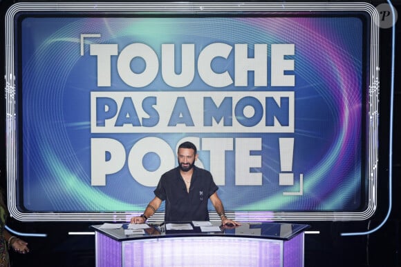 Ce jeudi 14 septembre 2023, Cyril Hanouna va présenter à ses fidèles téléspectateurs sa nouvelle chroniqueuse Ségolène Royal.
Exclusif - Cyril Hanouna - Sur le plateau de l'émission TPMP (Touche Pas à Mon Poste) présentée en direct par C.Hanouna et diffusée sur C8 - Paris le 05/09/2023 - © Jack Tribeca / Bestimage 