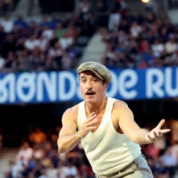 Sur Instagram, l'acteur s'est expliqué sur les aspects du show pointés du doigt 
Jean Dujardin - Cérémonie d'ouverture de la Coupe du Monde de Rugby France 2023 avant le match de la Poule A entre la France et la Nouvelle-Zélande au Stade de France à Saint-Denis le 8 septembre 2023. © Dominique Jacovides/Bestimage 
