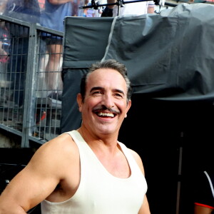 "La France "surannée" des années 50? C'est justement en 1954 que la France fêtait sa première victoire sur les Néo-Zélandais !"
Jean Dujardin - Cérémonie d'ouverture de la Coupe du Monde de Rugby France 2023 avant le match de la Poule A entre la France et la Nouvelle-Zélande au Stade de France à Saint-Denis le 8 septembre 2023. © Dominique Jacovides/Bestimage 
