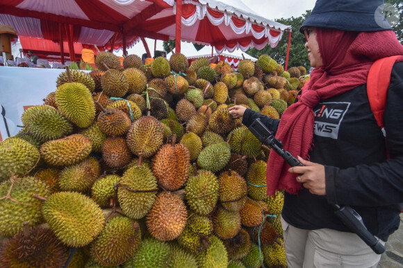 Cette affaire de botulisme fait les gros titres.
Un durian en Indonésie